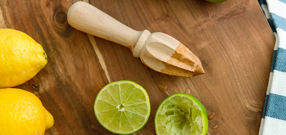 How to Juice a Lime without a Juicer and with Juicer